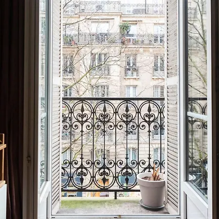T2 For 3 Near The Park Of Buttes-chaumont Paris