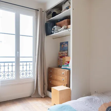 Apartment T2 For 3 Near The Park Of Buttes-chaumont Paris